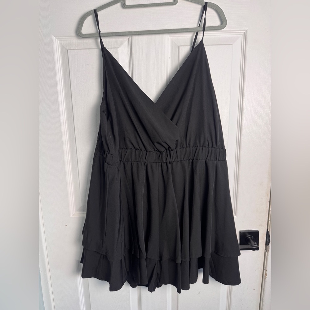 SHEIN Black Curve Jumper (shorts)